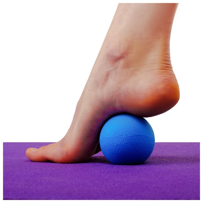 Мяч массажный ONLYTOP, d=6 см, 140 г, цвета МИКС Мяч массажный ONLYTOP, d=6 см, 140 г, цвета МИКС