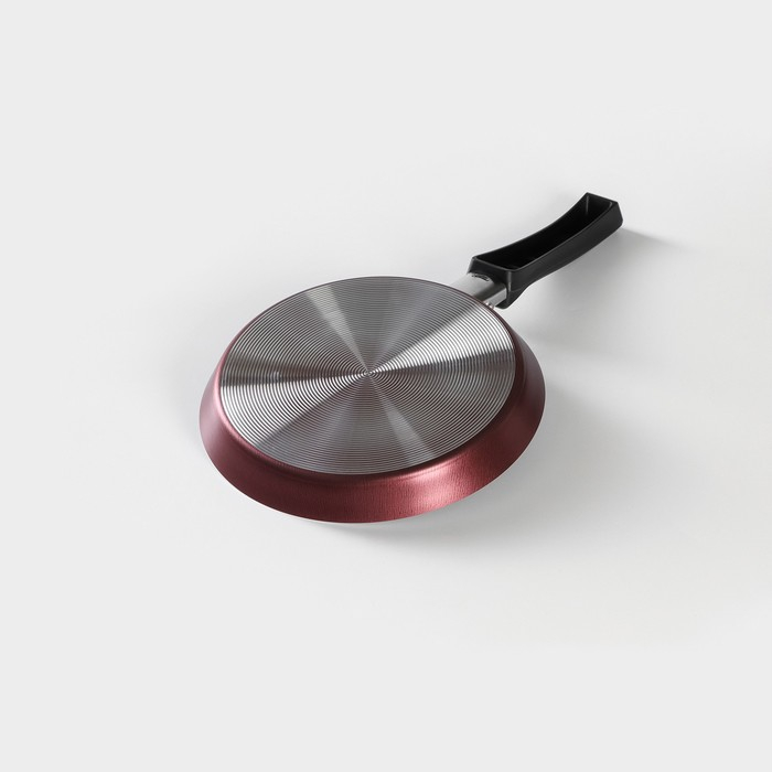 Сковорода блинная «Хит», d=18 см, пластиковая ручка, антипригарное покрытие, цвет чёрный Сковорода блинная «Хит», d=18 см, пластиковая ручка, антипригарное покрытие, цвет чёрный