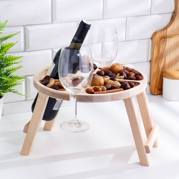 Столик - поднос с менажницей и складными ножками  Столик - поднос с менажницей и складными ножками "Целуюсь лучше, чем готовлю" D=30x2 см,