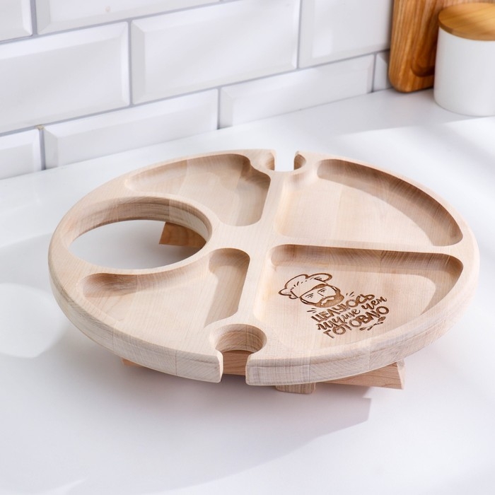 Столик - поднос с менажницей и складными ножками  Столик - поднос с менажницей и складными ножками "Целуюсь лучше, чем готовлю" D=30x2 см,