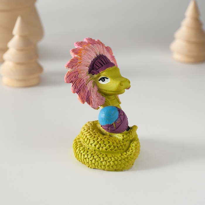 Сувенир полистоун Сувенир полистоун "Змея-индеец с маракасом" 4,6х6 см