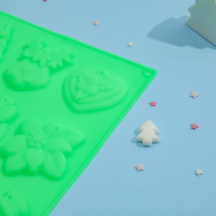Форма для шоколада новогодняя 3D Доляна &laquo;Ёлочные игрушки&raquo;, силикон, 30&times;30 см, 12 ячеек, цвет синий