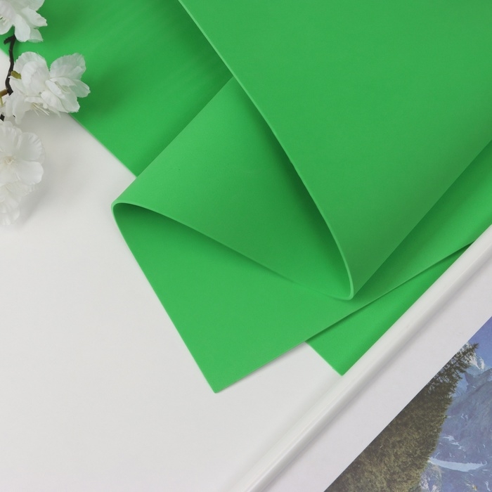 Фоамиран иранский 2 мм (зелёный лайм/118) 60х70 см Фоамиран иранский 2 мм (зелёный лайм/118) 60х70 см