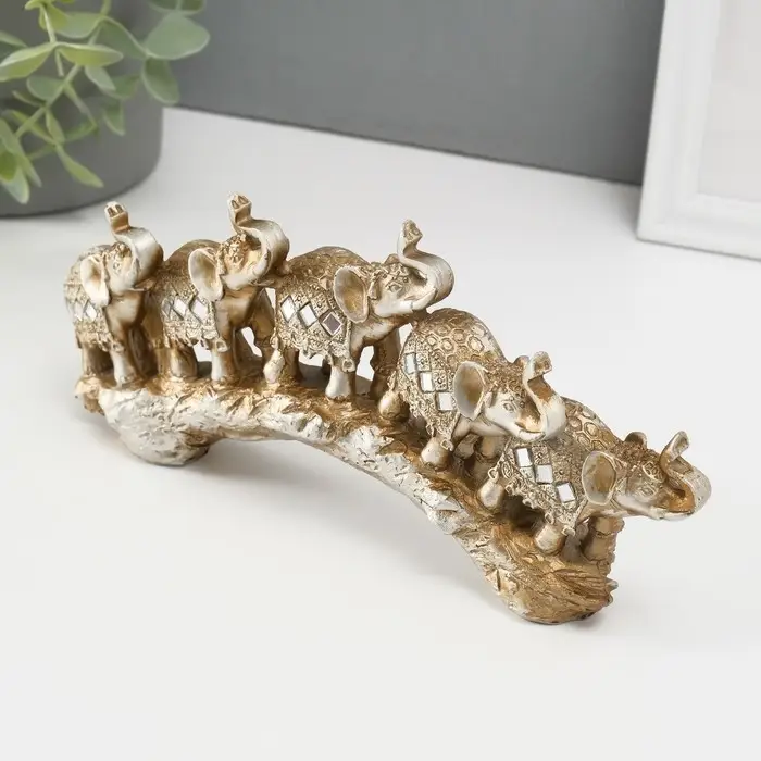 Сувенир полистоун "Пять слонов на камне в попонах с бахромой" 11х24,5х4,5 см