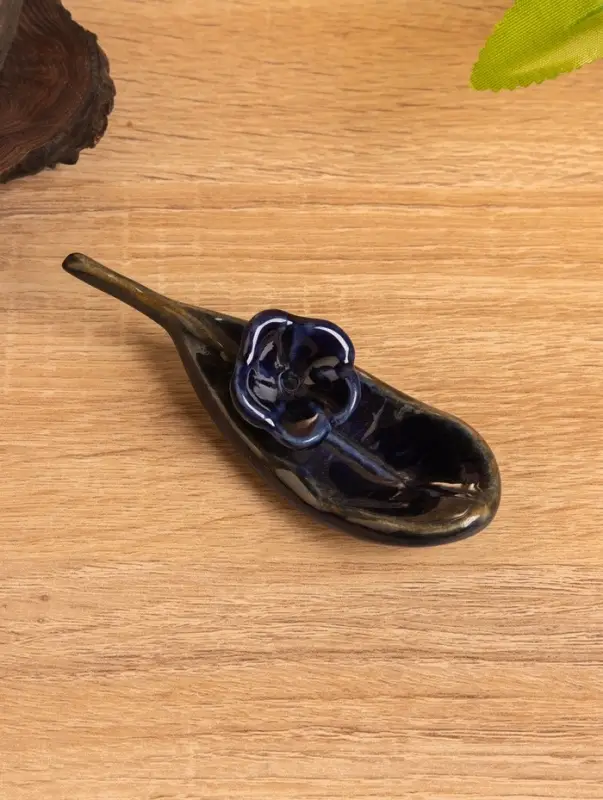 Подставка под благовония «Цветение», 10.5×3.5×3 см, керамика, синяя Подставка под благовония «Цветение», 10.5×3.5×3 см, керамика, синяя