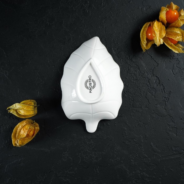 Соусник фарфоровый Magistro «Лист Бланш», 150 мл, 15,5×9,5×4,5 см, цвет белый Соусник фарфоровый Magistro «Лист Бланш», 150 мл, 15,5×9,5×4,5 см, цвет белый