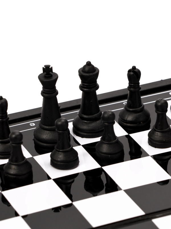 Шахматы магнитные 20 х 20 см, король h-3.3 см, d-1.5 см, доска и фигуры пластик Шахматы магнитные 20 х 20 см, король h-3.3 см, d-1.5 см, доска и фигуры пластик