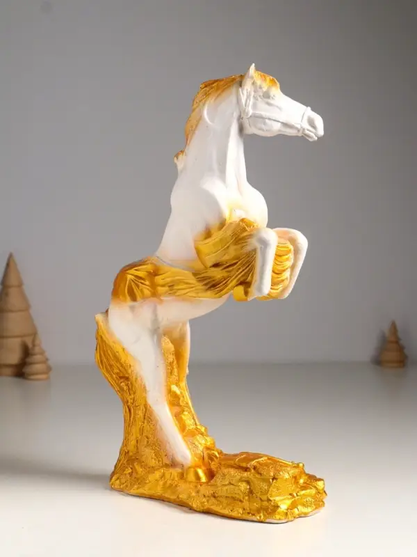 Фигура гипс &laquo;Победоносный конь&raquo;, 34&times;22&times;9 см, белый с золотом