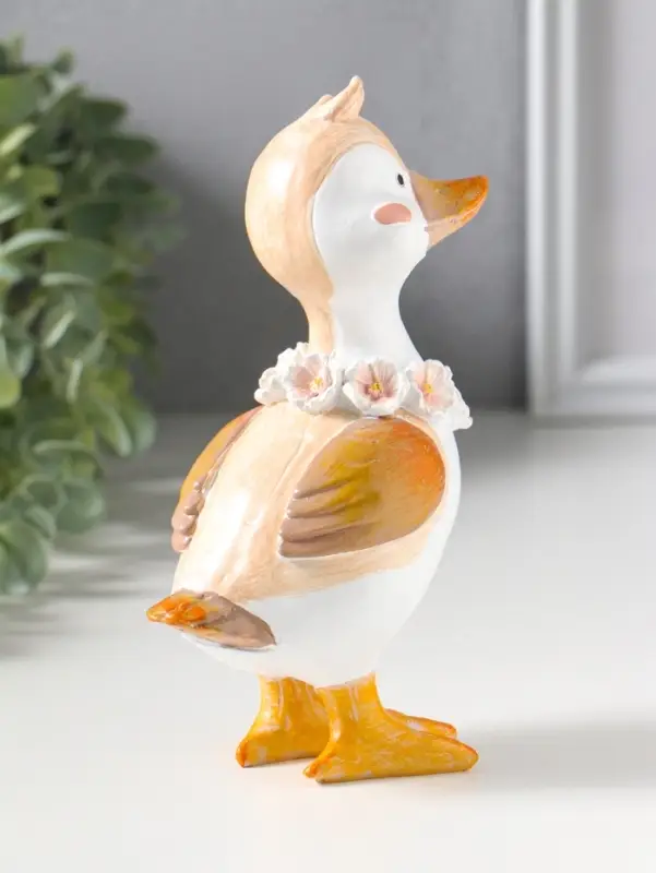 Сувенир полистоун "Утёнок с цветочным венком на шее" 9,5х6,5х17 см