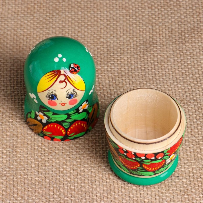 Матрёшка «Божья коровка», зелёное платье, 5 кукольная, 10-12 см Матрёшка «Божья коровка», зелёное платье, 5 кукольная, 10-12 см