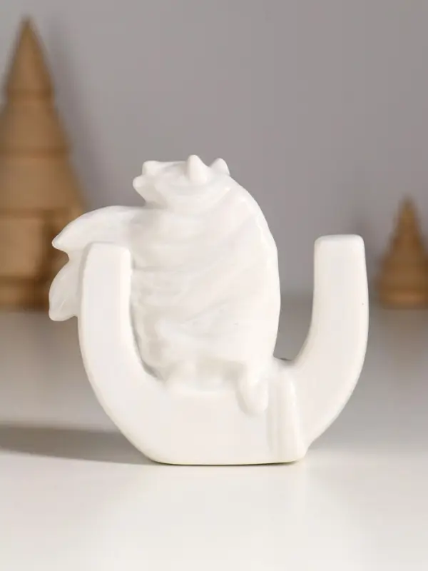 Сувенир керамика "Конь в подкове" белый с золотом 8х2,5х8,5 см