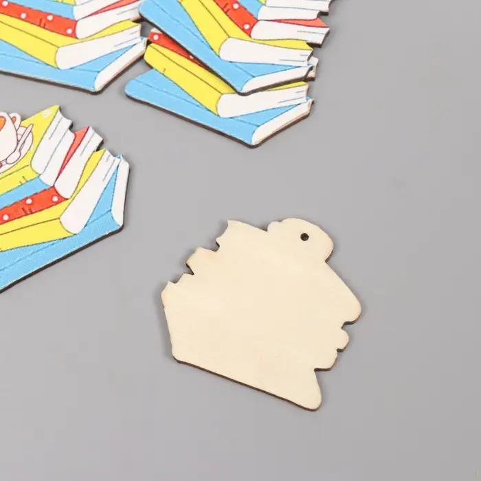 Декор для творчества дерево Декор для творчества дерево "Стопка книг и чашка кофе" 4х4,3х0,3 см