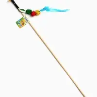 Дразнилка - удочка &laquo;Тройной мячик с перьями&raquo;, на деревянной палочке, цвет МИКС