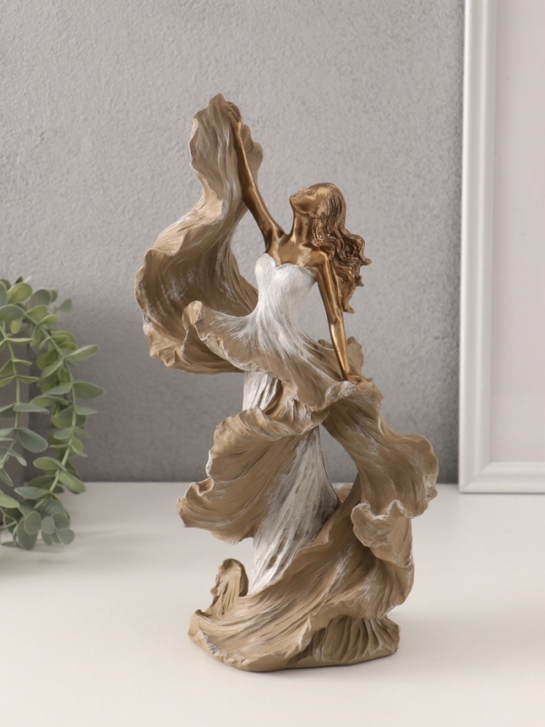 Сувенир полистоун  Сувенир полистоун "Воздушность. Девушка в платье со шлейфом" бежевый 16,5х11,5х30 см