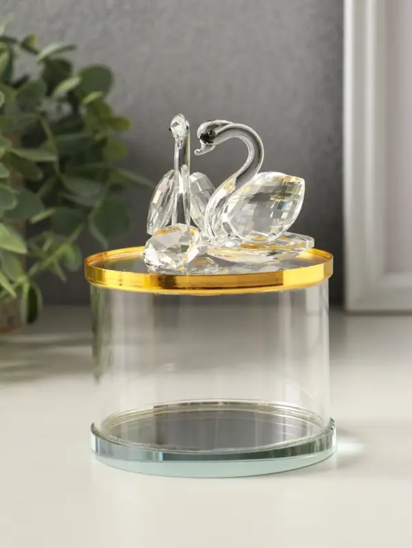 Шкатулка стекло с металлическим ободком "Лебеди" золото 8,2х8,2х11 см
