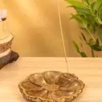 Блюдо сервирочное "Космея" 18х18х2 см, манговое дерево Блюдо сервирочное "Космея" 18х18х2 см, манговое дерево