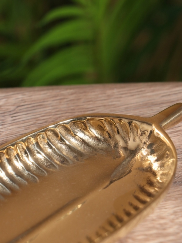 Блюдо сервировочное Блюдо сервировочное "Ливс" латунь 7,5х16,5х1,5 см