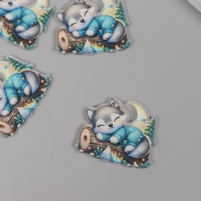 Декор для творчества акрил Декор для творчества акрил "Волчонок сладко спит на брёвнышке" 2,9х3,4х0,3 см