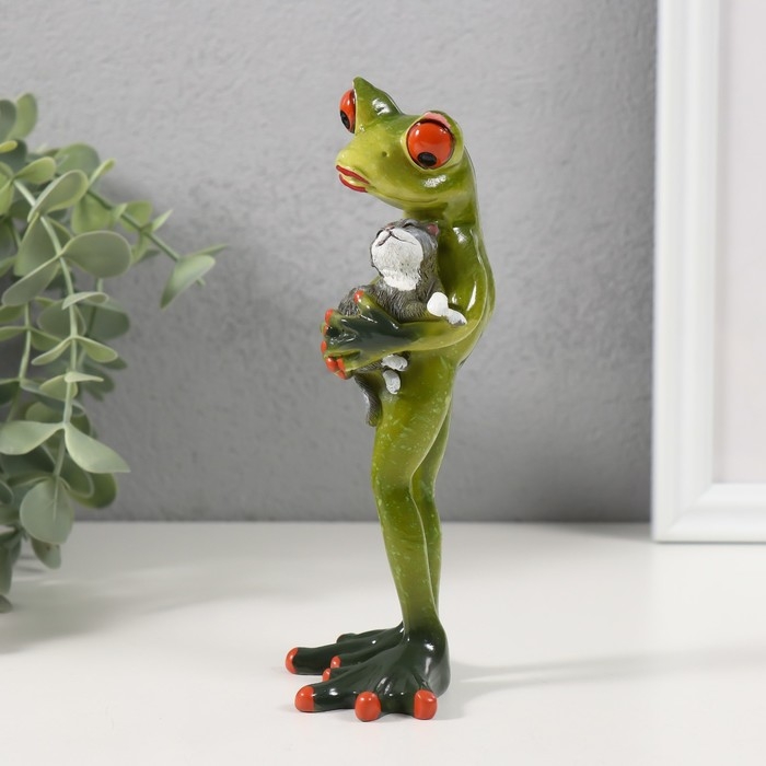 Сувенир полистоун лак Сувенир полистоун лак "Лягуха с кошечкой" 7,5х6,2х17 см