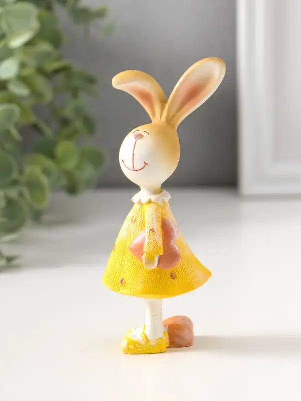 Сувенир полистоун "Зайка в жёлтом платьице, с розовым сердечком" 12,5 см
