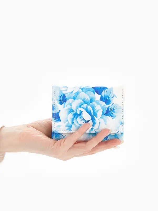 Кошелёк женский на кнопке, 10.5&times;2.5&times;8.5 см, с цветочным принтом, белый/голубой