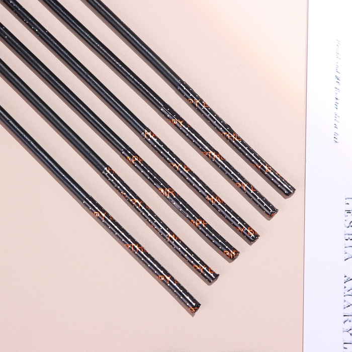 Набор свечей в торт, 6 штук Набор свечей в торт, 6 штук "Сияние", чёрный, 17 см