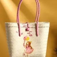 Сумка плетёная на застёжке «Девочка с букетом», 40×10×55 см, пластик, бело-розовая Сумка плетёная на застёжке «Девочка с букетом», 40×10×55 см, пластик, бело-розовая