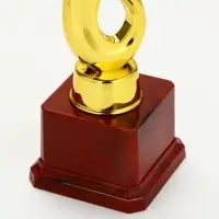 Наградная фигура "4 звезды" на красной подставке КОРОБКА Наградная фигура "4 звезды" на красной подставке КОРОБКА