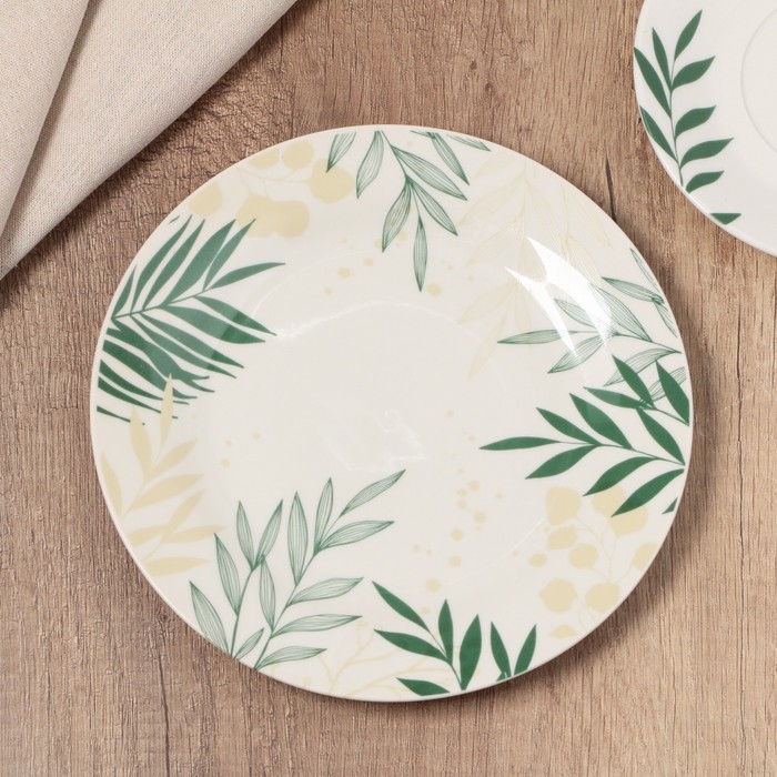 Тарелка керамическая «Листья», 20 см, цвет белый Тарелка керамическая «Листья», 20 см, цвет белый
