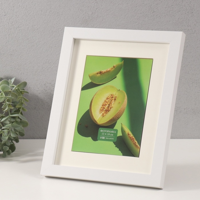 Фоторамка МДФ на 1 фото 13х18 см с паспарту Фоторамка МДФ на 1 фото 13х18 см с паспарту "Фина" белая 2х23х28 см