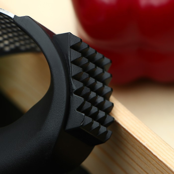 Пресс для чеснока Magistro «Велес», 11×7×5 см, цвет чёрный Пресс для чеснока Magistro «Велес», 11×7×5 см, цвет чёрный