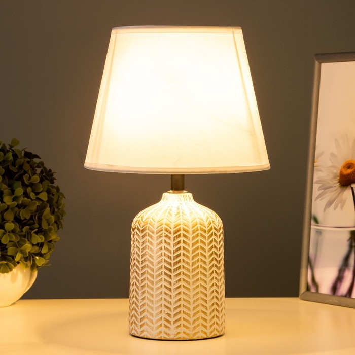 Настольная лампа Настольная лампа "Берта" Е27 40Вт бело-золотой 20х20х32 см