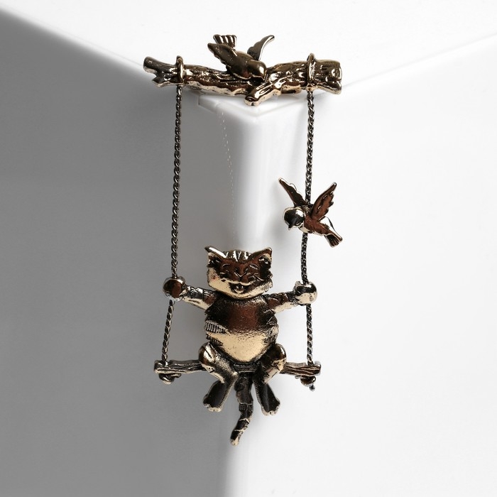 Брошь «Кот на качелях», цвет чернёное золото Брошь «Кот на качелях», цвет чернёное золото