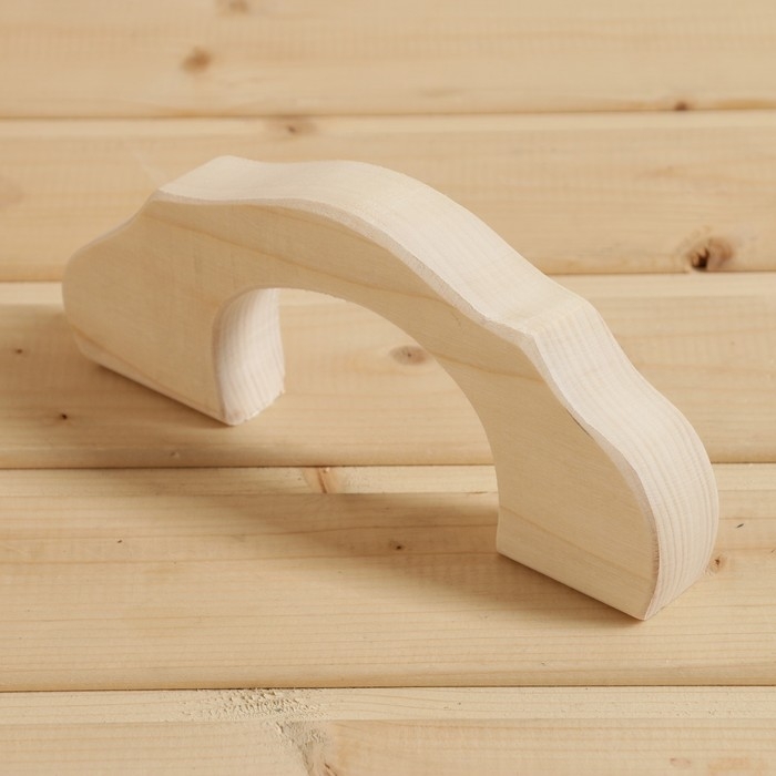 Дверная ручка из липы, 25х9х2,6 см Дверная ручка из липы, 25х9х2,6 см