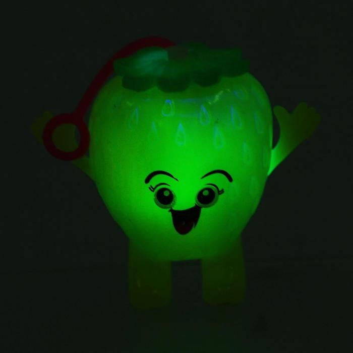 Мяч «Ягодка», световой, с пищалкой, цвета МИКС Мяч «Ягодка», световой, с пищалкой, цвета МИКС