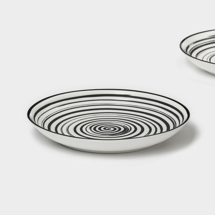 Набор тарелок фарфоровых пирожковых Magistro Hypnose, 15,3×2,3 см, 2 шт Набор тарелок фарфоровых пирожковых Magistro Hypnose, 15,3×2,3 см, 2 шт