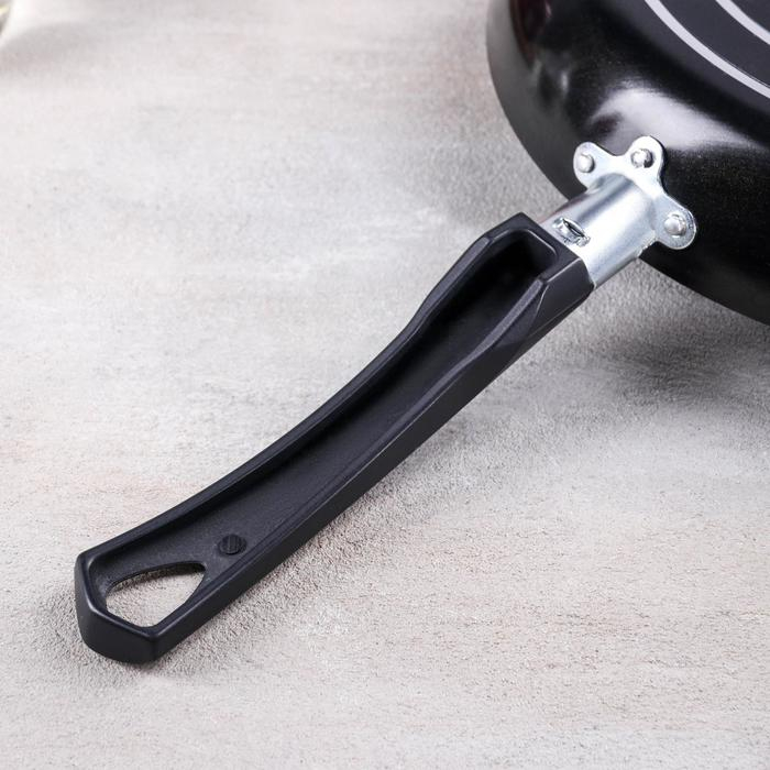 Сковорода Consul, d=28 см, пластиковая ручка, стеклянная крышка, антипригарное покрытие, цвет чёрный Сковорода Consul, d=28 см, пластиковая ручка, стеклянная крышка, антипригарное покрытие, цвет чёрный