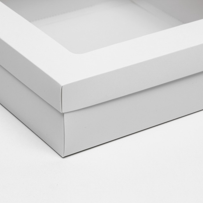 Коробка подарочная складная, упаковка, крышка-дно, с окном, белая, 30 х 30 х 8 см Коробка подарочная складная, упаковка, крышка-дно, с окном, белая, 30 х 30 х 8 см