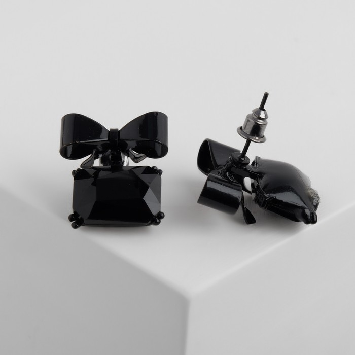 Серьги со стразами «Бантик» с прямоугольником, цвет чёрный Серьги со стразами «Бантик» с прямоугольником, цвет чёрный