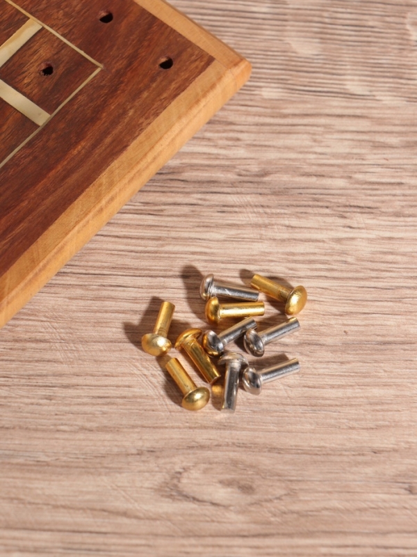 Настольная игра «Крестики-нолики», 13×13.5 см, дерево шишам, латунь Настольная игра «Крестики-нолики», 13×13.5 см, дерево шишам, латунь