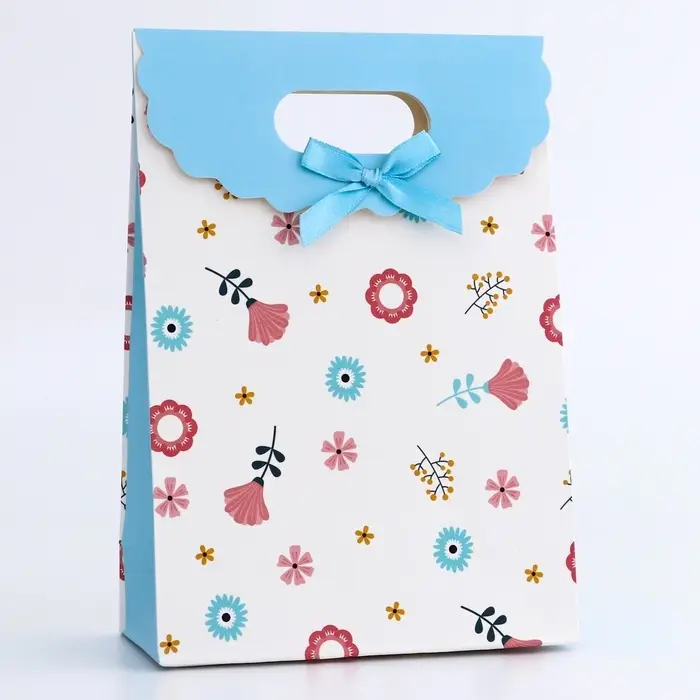 Подарочная коробка - пакет, упаковка с вырубной ручкой, «Летние цветы» , 14×6×21 см Подарочная коробка - пакет, упаковка с вырубной ручкой, «Летние цветы» , 14×6×21 см