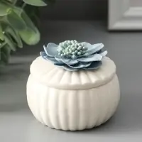 Шкатулка керамика "Голубой цветок" белая 7х7х6,5 см