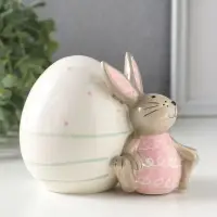 Сувенир керамика "Зайка розово-серый с пасхальным яичком в горох" 12х7,9х8,8 см