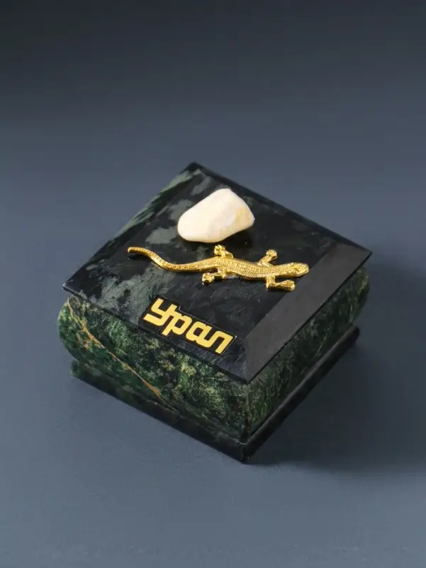 Шкатулка для украшений &laquo;Урал&raquo;, змеевик, с декоративным камнем, 6.5&times;6.5&times;5.5 см