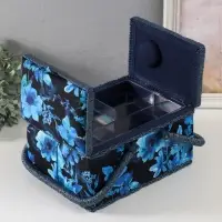 Шкатулка для рукоделия и шитья &laquo;Голубые цветы на синем&raquo;, хранение ниток, иголок, мелочи, 19&times;26&times;14.5 см