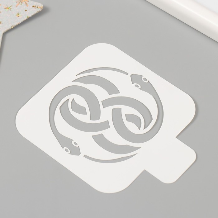 Трафарет новогодний пластиковый Трафарет новогодний пластиковый "Символ змеи", размер 9х9 см