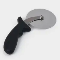 Нож для пиццы и теста Доляна, 23.5 см, d=10 см, толщина лезвия 1 мм, чёрный