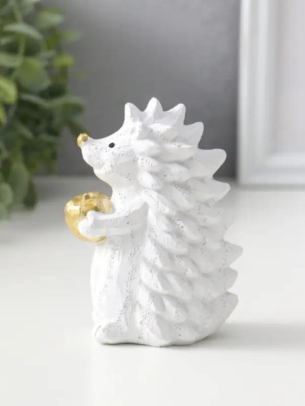 Сувенир полистоун "Ёжик с яблоком" белый с золотом 5х8х10,8 см