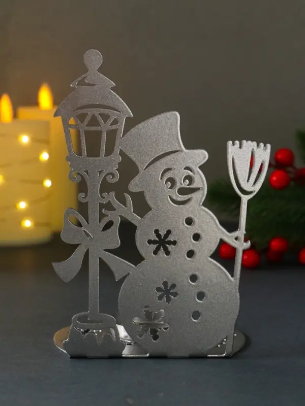 Подсвечник новогодний  Подсвечник новогодний "Снеговик" серебряный 7,5х10,7х15 см
