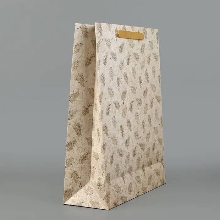 Пакет подарочный новогодний ламинированный &laquo;Шишки&raquo;, тиснение, L 31&times;40&times;11.5 см